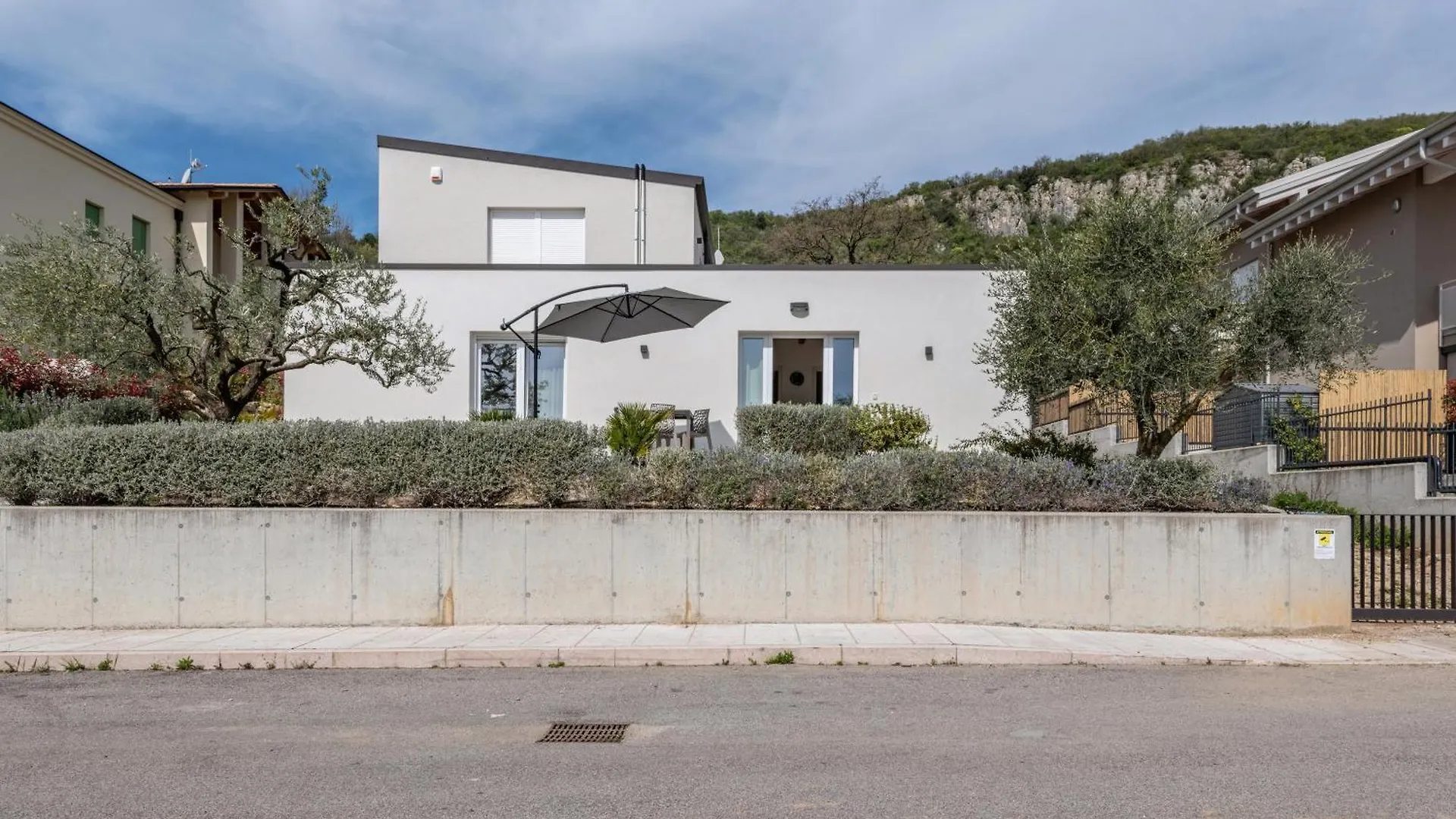 Ai Colli Country View Apartment Costermano